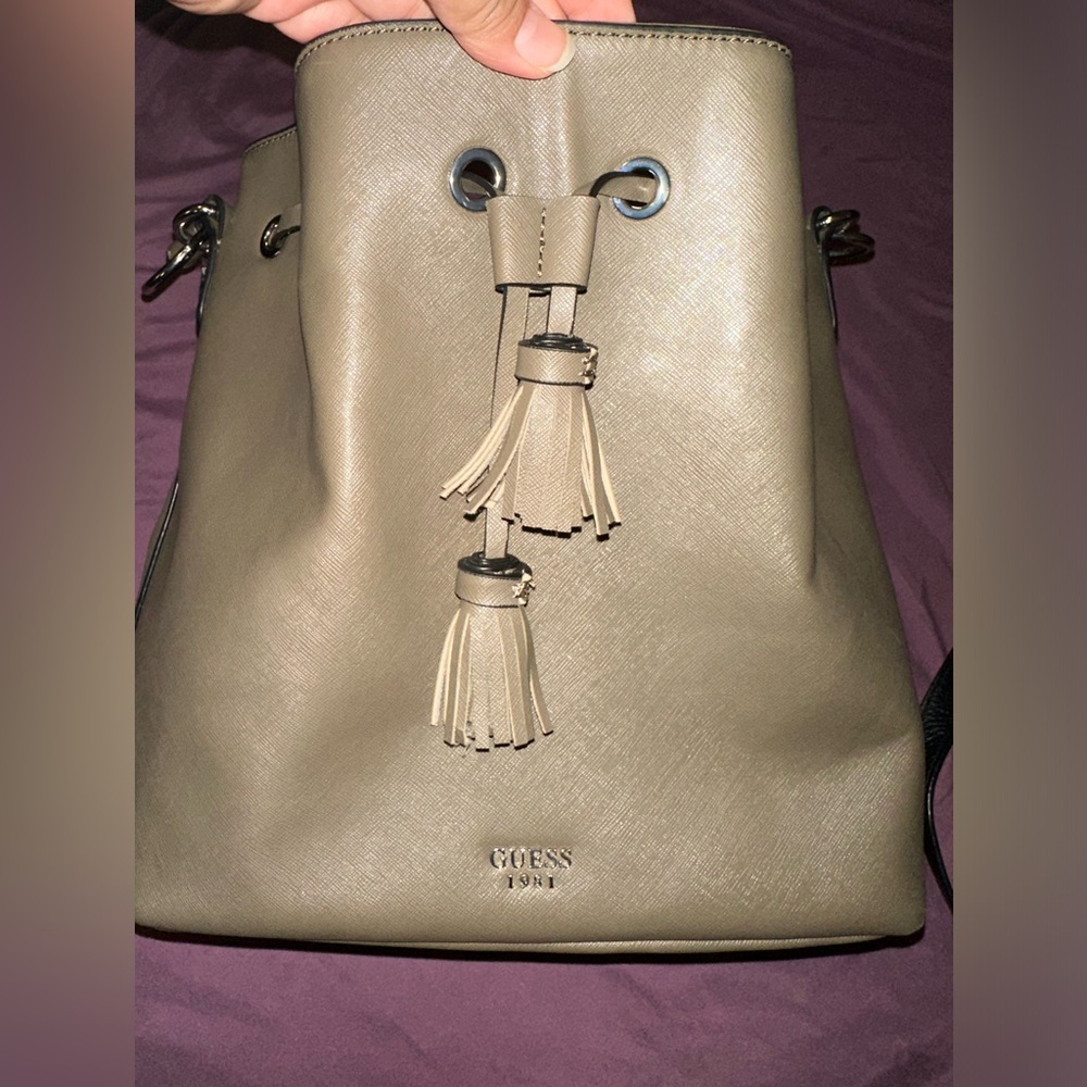 Guess Bucket Bag - Picture 7 of 13